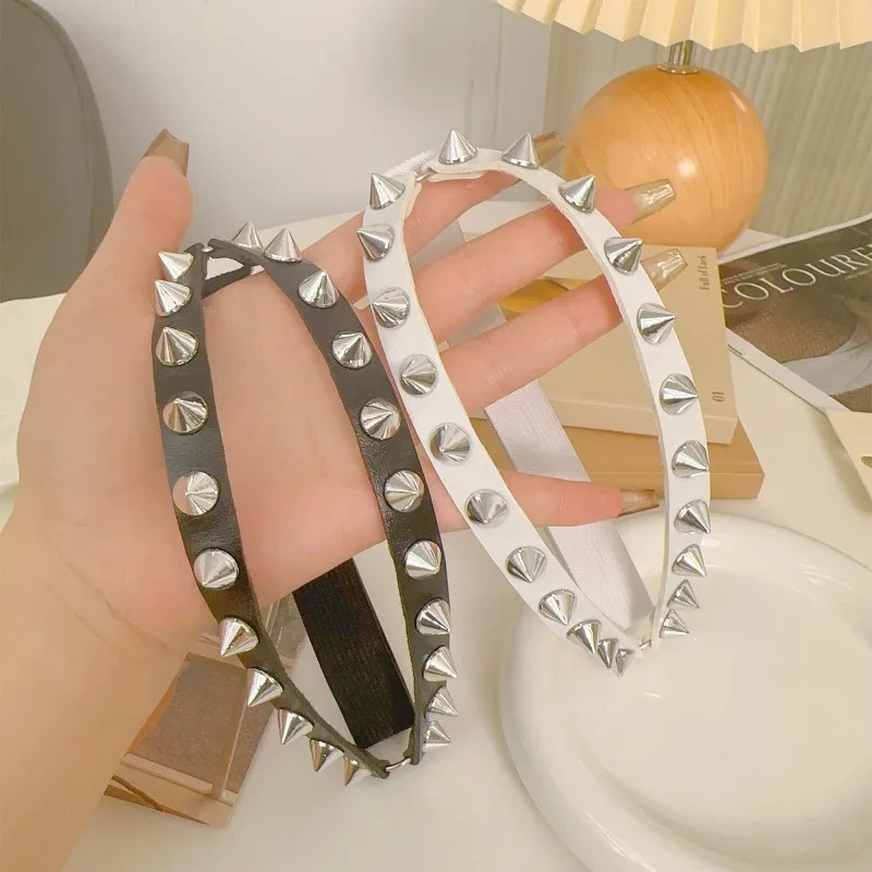 Double Row Cone Spike Leg Gart - Body Jewelry Sale recension och pris